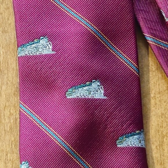 Museum Collection Tie Train Locomotive - Picture 8 of 8